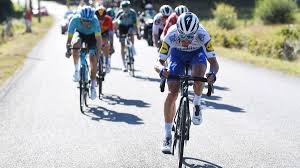 Cyclistes en montagne durant le Tour de France diffusé sur Streaming gratuit Eurosport